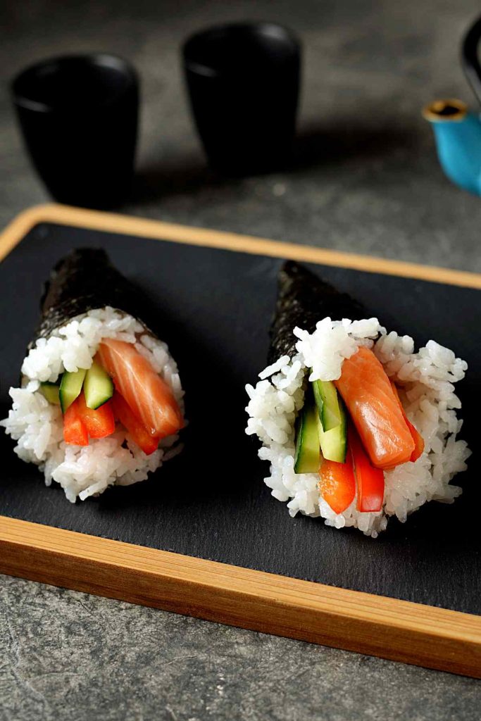 Sushi Roll vs Hand Roll - IzzyCooking