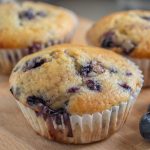 Are blueberries keto friendly? How many net carbs in blueberries? Newbies to the keto diet often wonder which fruits are keto-friendly and which ones should be left out of their daily regimen. Can you eat blueberries on a keto diet ? How many carbs in blueberries? If you’re looking for answers, we’re here to help.