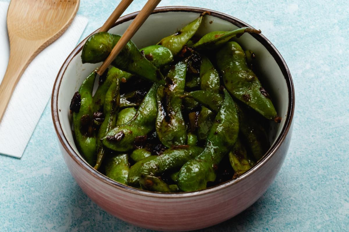 Is Edamame Keto and Carbs in Edamame - IzzyCooking