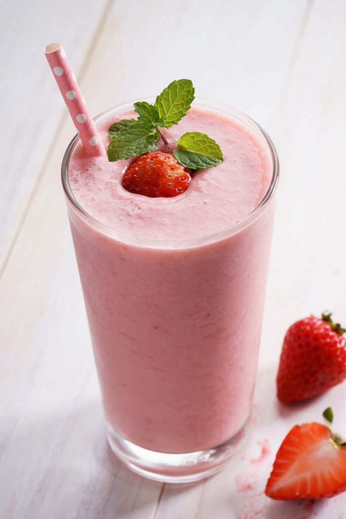 Keto Strawberry Smoothie with Greek Yogurt