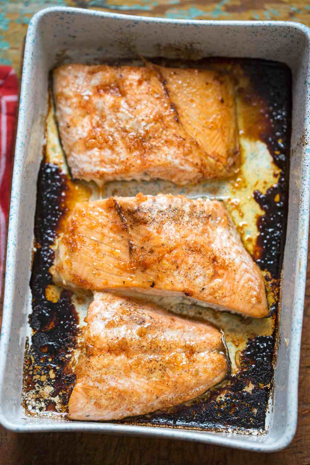 Have you wondered about the best Salmon Oven Temp to get the perfectly moist and flakey whole fish or salmon fillet? We’ve got you covered with how to bake salmon in the oven with different oven temperatures, with or without foil!