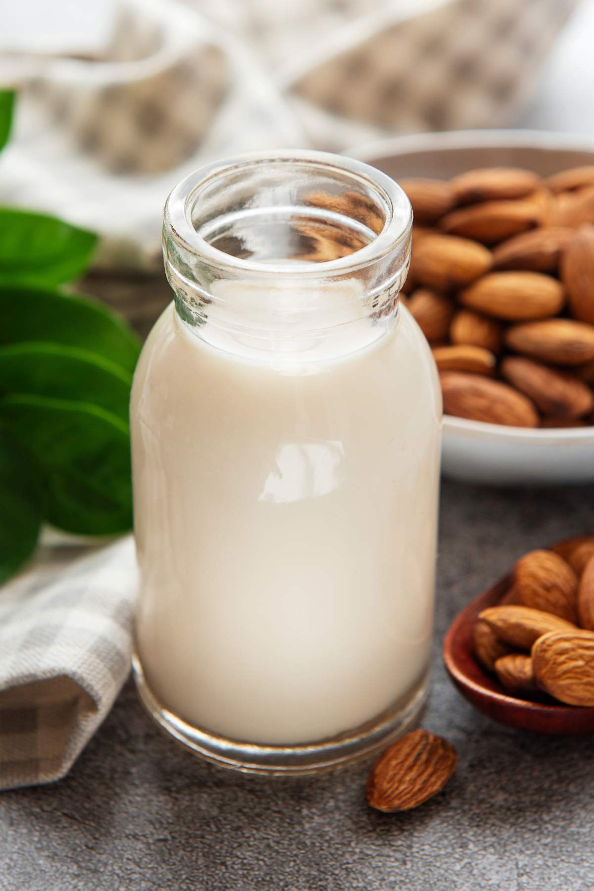 Wondering if you can have almond milk on a keto diet? How many net carbs are in a cup of almond milk? If you’re doing keto, keep reading to learn everything you need to know about this plant-based milk.