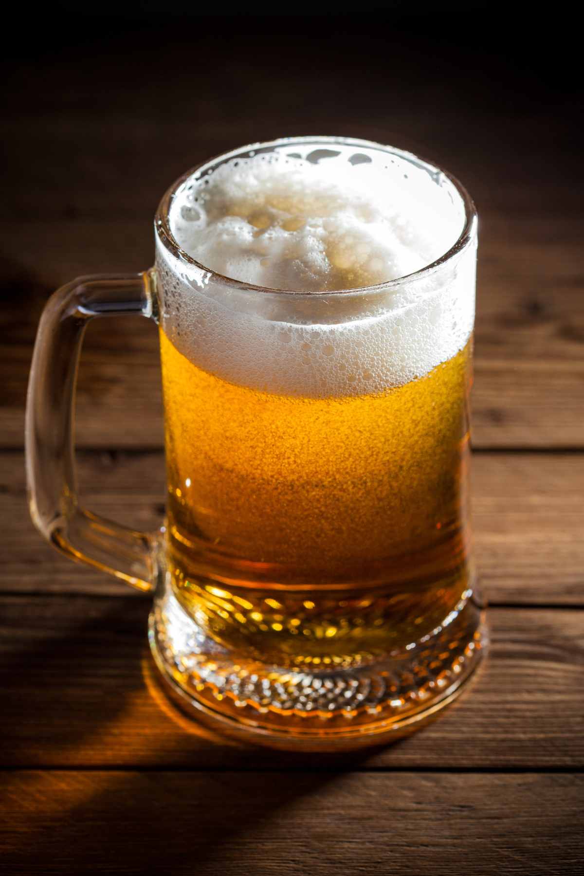 If you're on a keto diet, you may wonder whether the beer is keto and how many carbs are in beer. Beer is a popular alcoholic drink that is enjoyed by many people, but it's known to be high in carbs. However, there are low-carb beer options available that can help you stay on track with your keto diet while still allowing you to enjoy a cold brew.