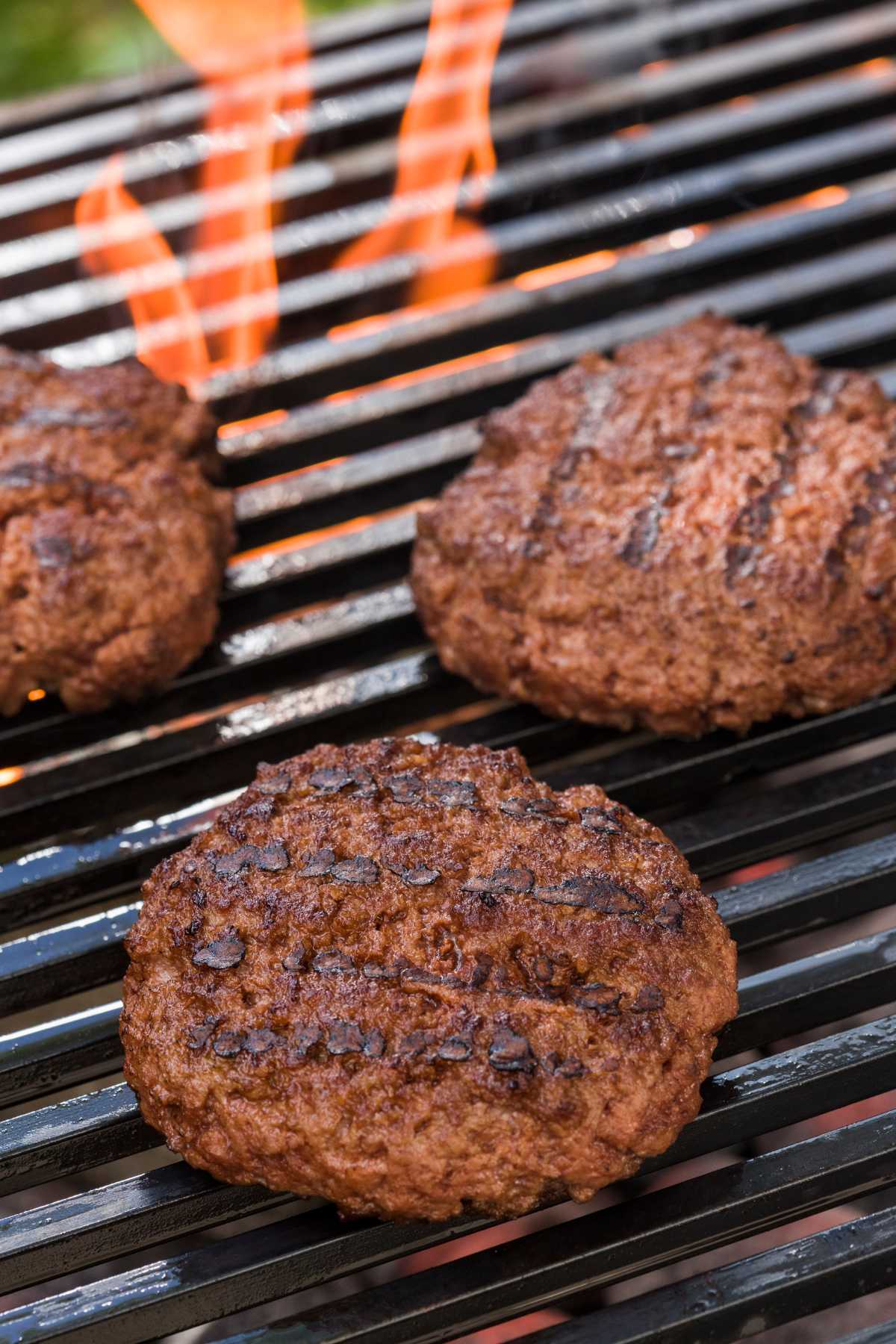 Ever wonder what’s the best grill temp for burgers? Summer's around the corner and it's time to dust off that grill. There are a few things you can do to make sure your burgers turn out as tasty and juicy as possible this summer.