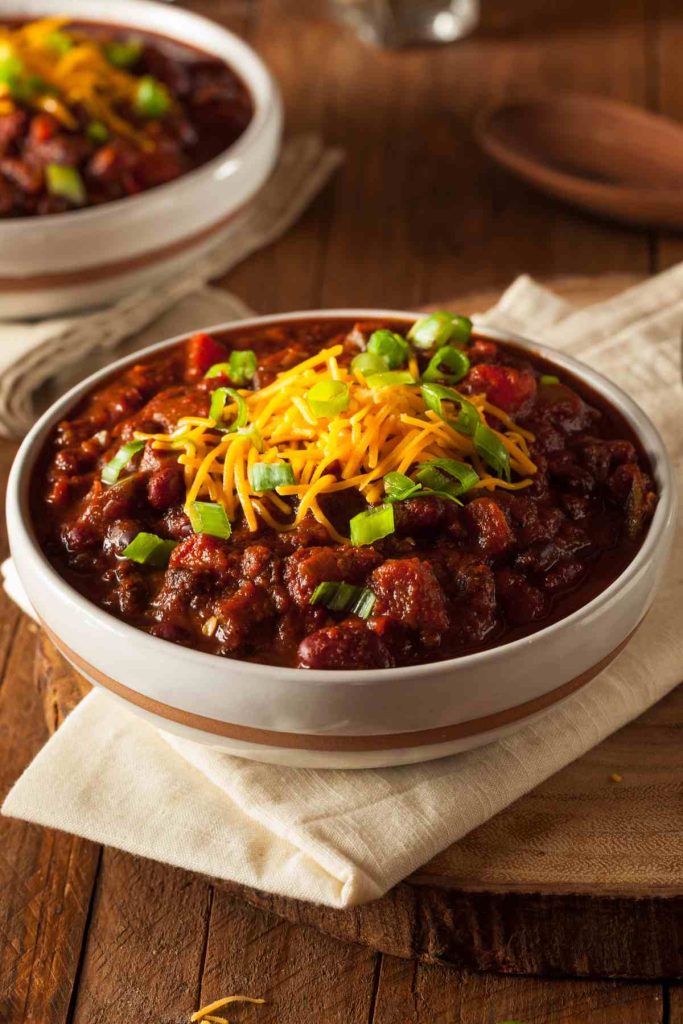 With a touch of sour cream and chopped green onions, chili is a flavorful dish everyone loves. But…is Chilli keto-friendly? How many carbs are in chili?