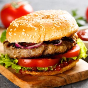 Ever wonder what’s the best grill temp for burgers? Summer's around the corner and it's time to dust off that grill. There are a few things you can do to make sure your burgers turn out as tasty and juicy as possible this summer.