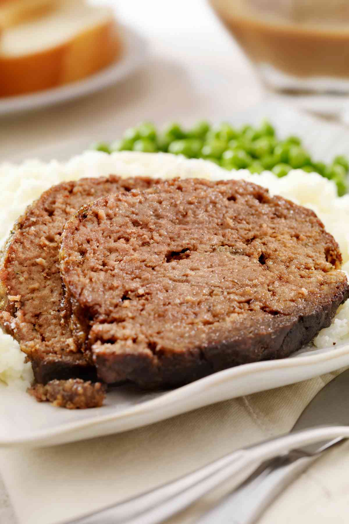 For the most delicious homemade meatloaf, you’ve got to pay attention to both the oven temp and the internal temp. At the right temperatures, your loaf will turn out moist, perfectly sliceable and full of flavor. Keep reading to find out the best oven temp, internal temp and cooking time for meatloaf!