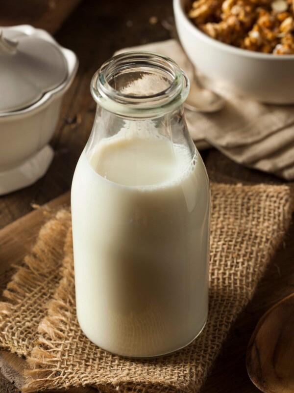 Can you have milk on a keto diet? How many carbs are in a glass of milk? We’re covering everything you need to know about the carb content of milk, plus some low-carb substitutes you can consider.