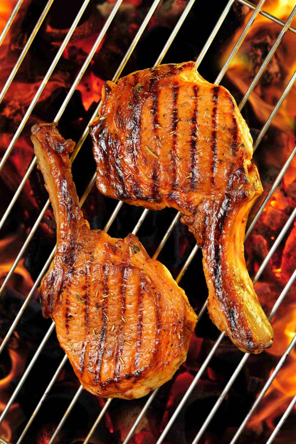 Pork Chop Grill Temp (What Temperature to Grill Pork Chops) - IzzyCooking