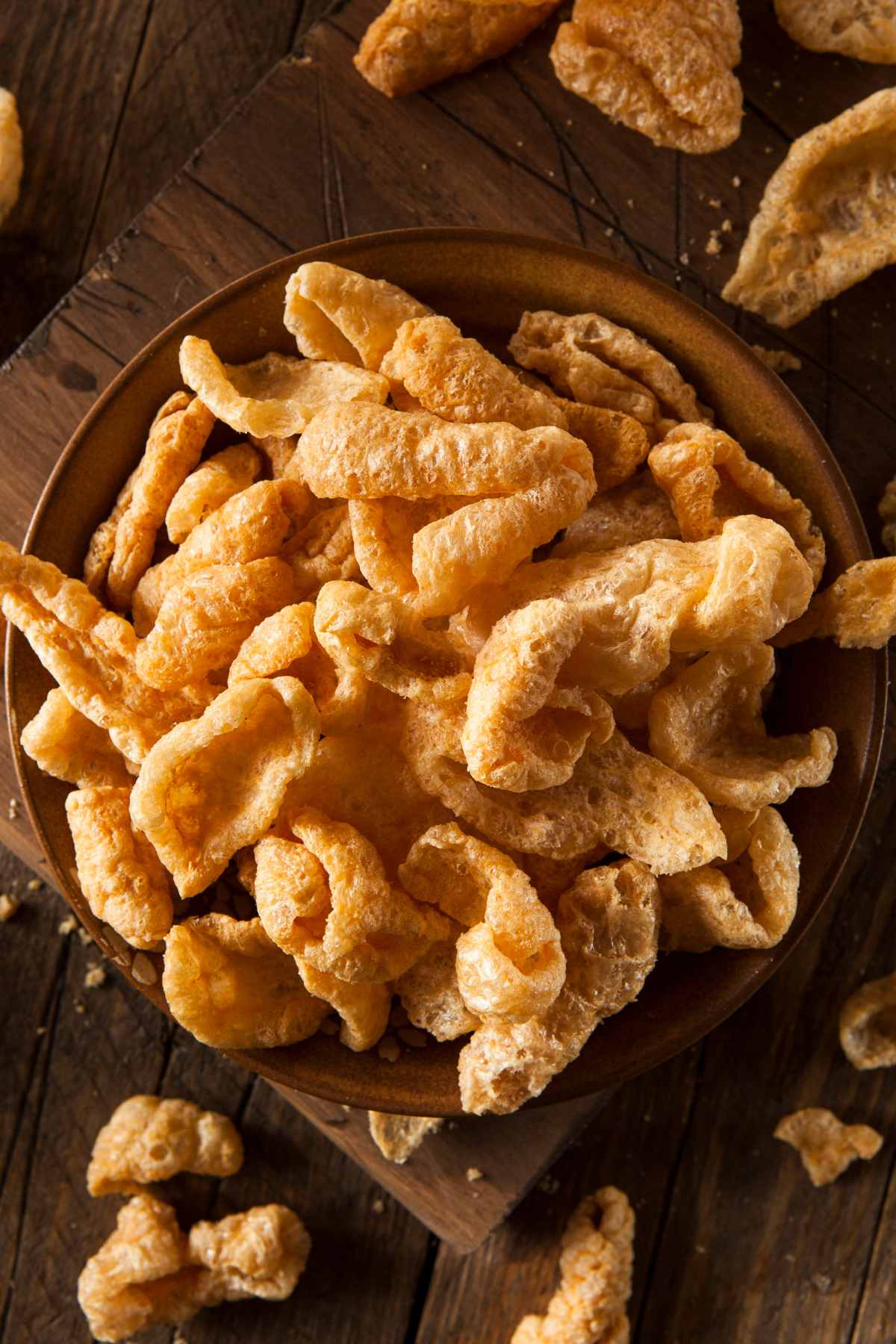 Are pork rinds keto? How many carbs are in pork rinds? Many people cannot resist crispy and delicious pork rinds, and they’re a popular snack option. In this post, you’ll find out if they’re healthy and whether you can eat them on the keto diet.