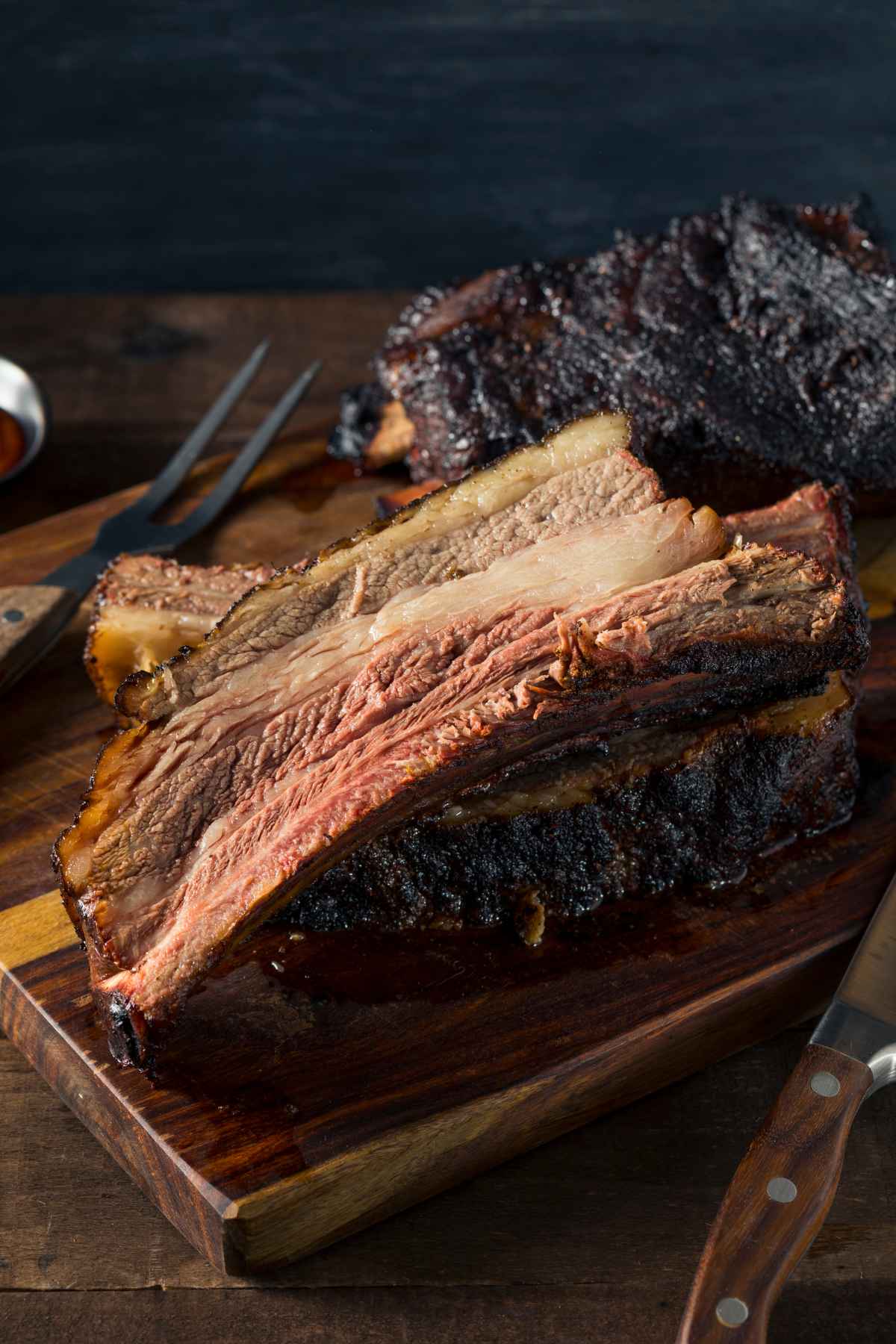Not sure what’s the best temperature to smoke your ribs? Or what is the right internal temperature for smoked ribs? You’ve come to the right place. We’ll answer these questions, and in addition, we’ll cover how long to smoke ribs and tips for perfectly smoked ribs.