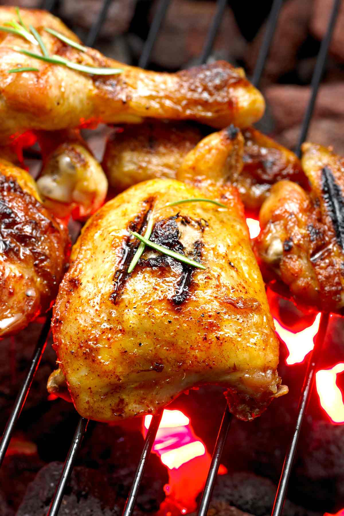 What’s the best temperature to grill chicken? Skip the trip to the grill house and follow these tips for making the tastiest grilled chicken at home!