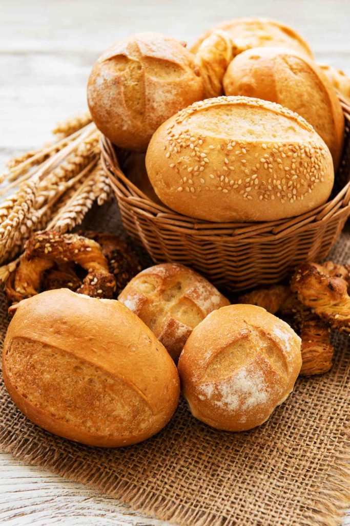 How many carbs are in bread? Can you have bread on keto? If you are following a keto diet, bread can be a difficult food item to incorporate due to its high carb content. In this post, we’ll discuss the carb content of different types of bread and share with you some of our favorite keto-friendly bread recipes.