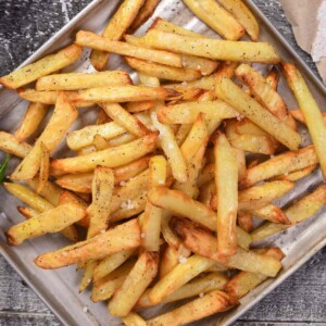 Ever wonder whether you can enjoy French fries while you’re following a keto diet? How many carbs are in French fries? The keto diet is a low-carb, high-fat diet that is known to help with weight loss and improve blood sugar levels. In this post, you’ll learn whether you can eat French fries on a keto diet and how to make keto-friendly French fries.