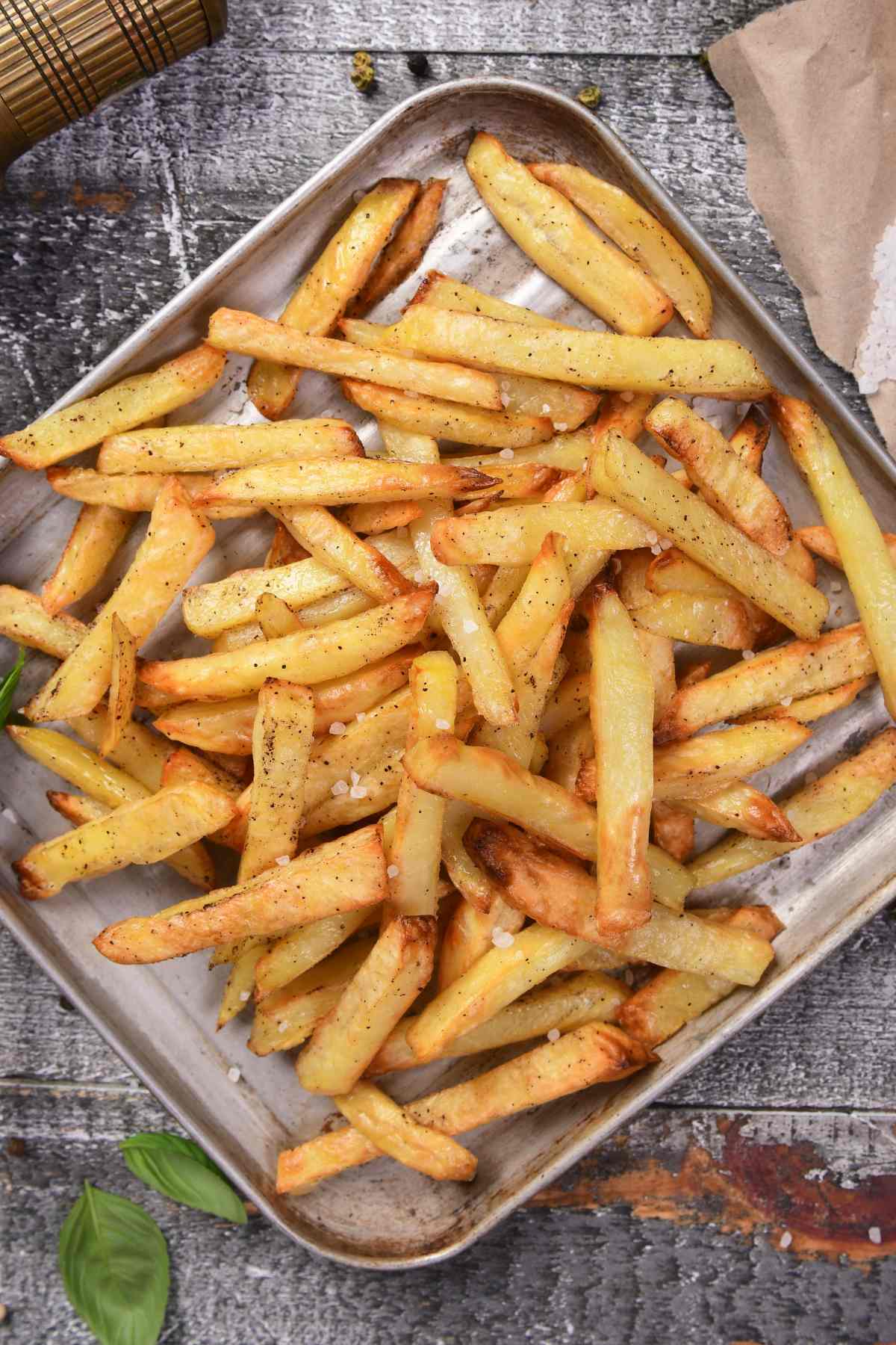 Ever wonder whether you can enjoy French fries while you’re following a keto diet? How many carbs are in French fries? The keto diet is a low-carb, high-fat diet that is known to help with weight loss and improve blood sugar levels. In this post, you’ll learn whether you can eat French fries on a keto diet and how to make keto-friendly French fries.