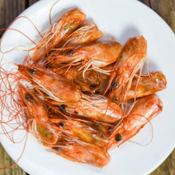 Ever wonder whether you can Shrimp Heads? While most people often peel and devein shrimp before cooking, there is a growing trend of eating shrimp with their heads intact.