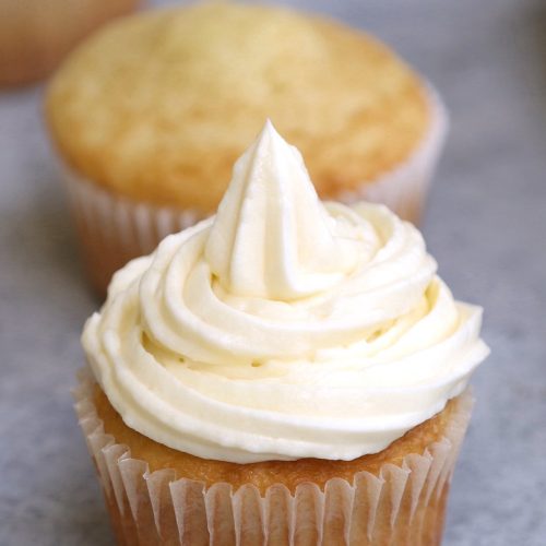 The BEST cream cheese frosting made without powdered sugar takes only 5 minutes to make! If you come across this recipe because you are running out of icing sugar, you are in luck! Get ready to discover a lighter and smoother frosting that’s not TOO sweet! It’s easy to pipe and holds its shape well! You may never go back to the old recipe!