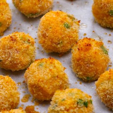 Learn how to make the best crispy Italian rice balls in the oven. No need to deal with messy oil or monitoring the oil temperature. This baked arancini recipe is EASIER, healthier and no compromise on the texture or flavor.